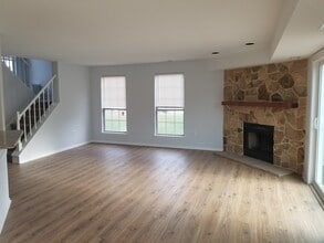 1722 McNelis Dr in Southampton, PA - Foto de edificio - Building Photo