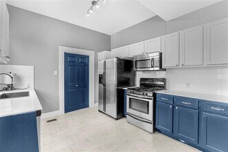301 S Edgefield Ave in Dallas, TX - Building Photo - Building Photo