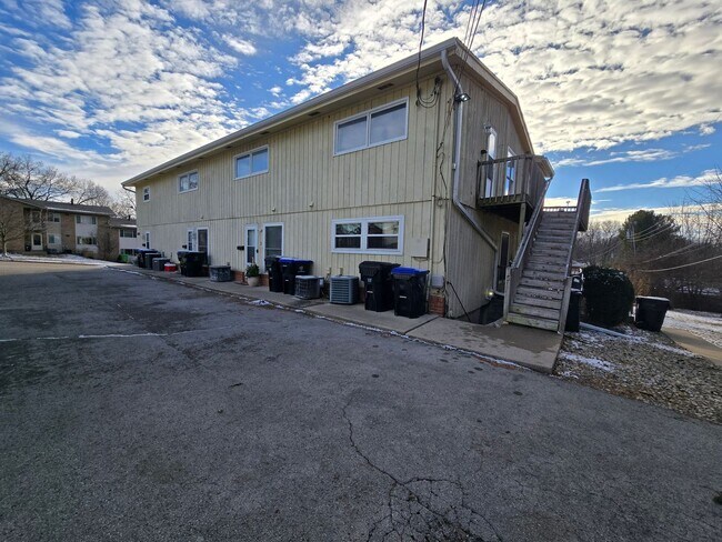 203 Eisenhower Dr in Bloomington, IL - Foto de edificio - Building Photo