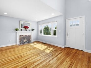 165 Hartford St in Natick, MA - Building Photo - Building Photo