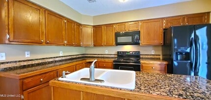 495 Popp's Ferry Rd in Biloxi, MS - Building Photo - Building Photo
