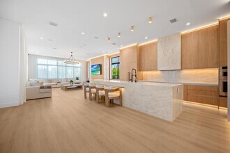 5735 SW 104th Ter in Cooper City, FL - Foto de edificio - Building Photo