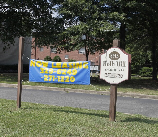 Holly Hill Apartments in Richmond, VA - Foto de edificio - Building Photo