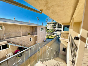 1079 W 25th St in San Pedro, CA - Foto de edificio - Building Photo