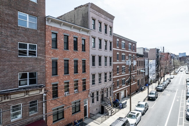 221 Clinton St in Hoboken, NJ - Building Photo - Building Photo