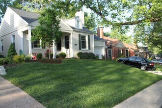 8666 Rosalie Ave in Brentwood, MO - Building Photo - Building Photo