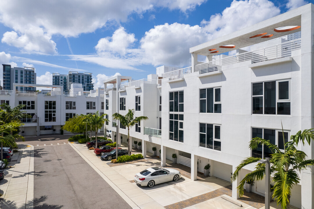 One Bay Residences in Miami, FL - Building Photo