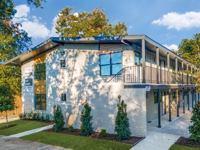 property at 5909 Gaston Ave