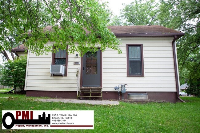 5501 J St in Lincoln, NE - Building Photo - Building Photo