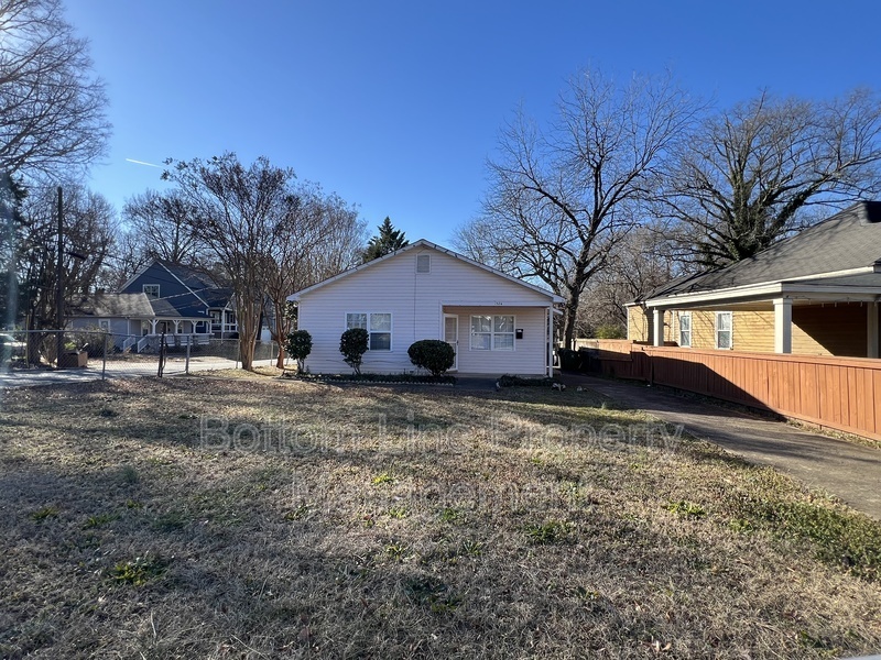 1324 Parkwood Ave in Charlotte, NC - Building Photo