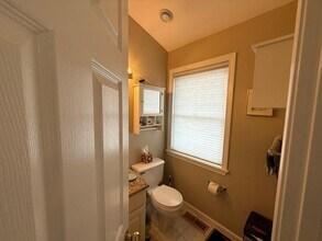 184 Bishops Forest Dr in Waltham, MA - Building Photo - Building Photo