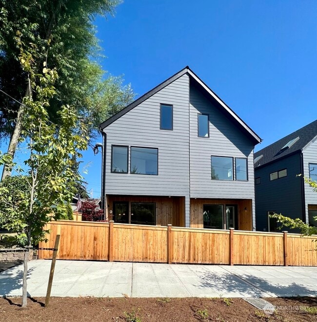 property at 918 N 100th St