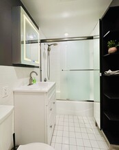 41 Centre St, Unit 106 in Brookline, MA - Foto de edificio - Building Photo