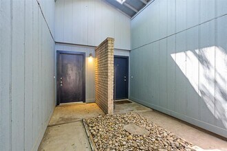 2415 Burleson Ct in Austin, TX - Building Photo - Building Photo