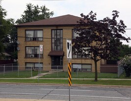 2267 Kipling Ave in Toronto, ON - Building Photo