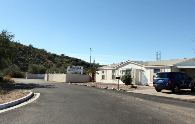 Juanita Mobile Home Park in Mesa, AZ - Foto de edificio - Building Photo