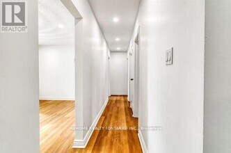 115 Harris Ct in Oshawa, ON - Building Photo - Building Photo
