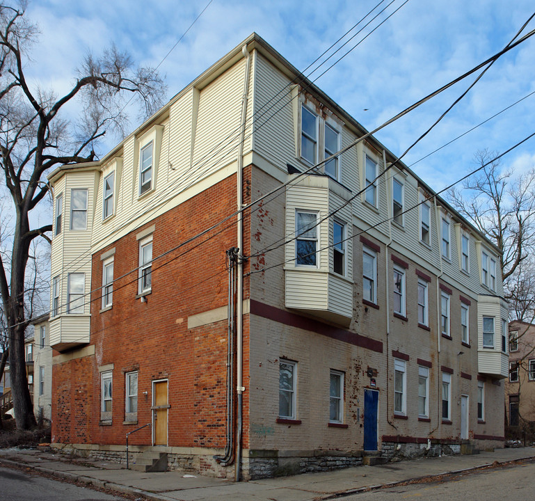 1211 Chapel St in Cincinnati, OH - Foto de edificio