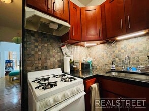 Newly Renovated Spacious 2BR in Heart of Park Slope, Unit 1 in Brooklyn, NY - Building Photo - Building Photo