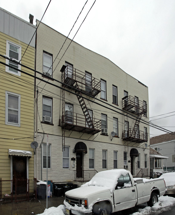 186-188 South St in Jersey City, NJ - Building Photo