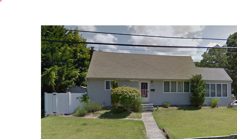 700 McCall Ave in West Islip, NY - Building Photo