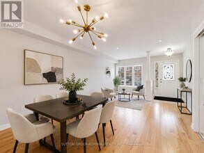 5 Quattro Ave in Richmond Hill, ON - Building Photo - Building Photo