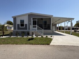 19152 Meadowbrook Ct in North Fort Myers, FL - Building Photo