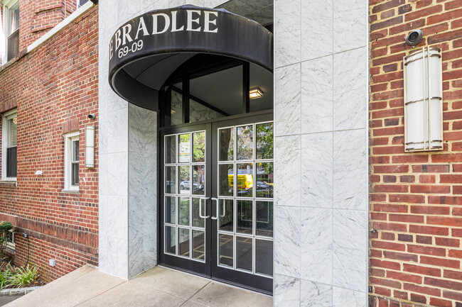 The Bradlee in Forest Hills, NY - Building Photo - Building Photo