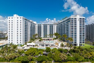 Roney Palace in Miami Beach, FL - Building Photo - Building Photo