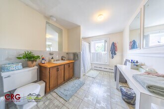 1712 Beacon St, Unit 2 in Brookline, MA - Building Photo - Building Photo