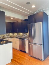 104 D St, Unit 2 in Boston, MA - Foto de edificio - Building Photo