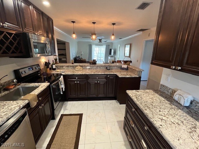 1490 Memoli Ln in Ft. Myers, FL - Building Photo