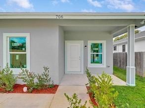706-721 21st St in West Palm Beach, FL - Foto de edificio - Building Photo