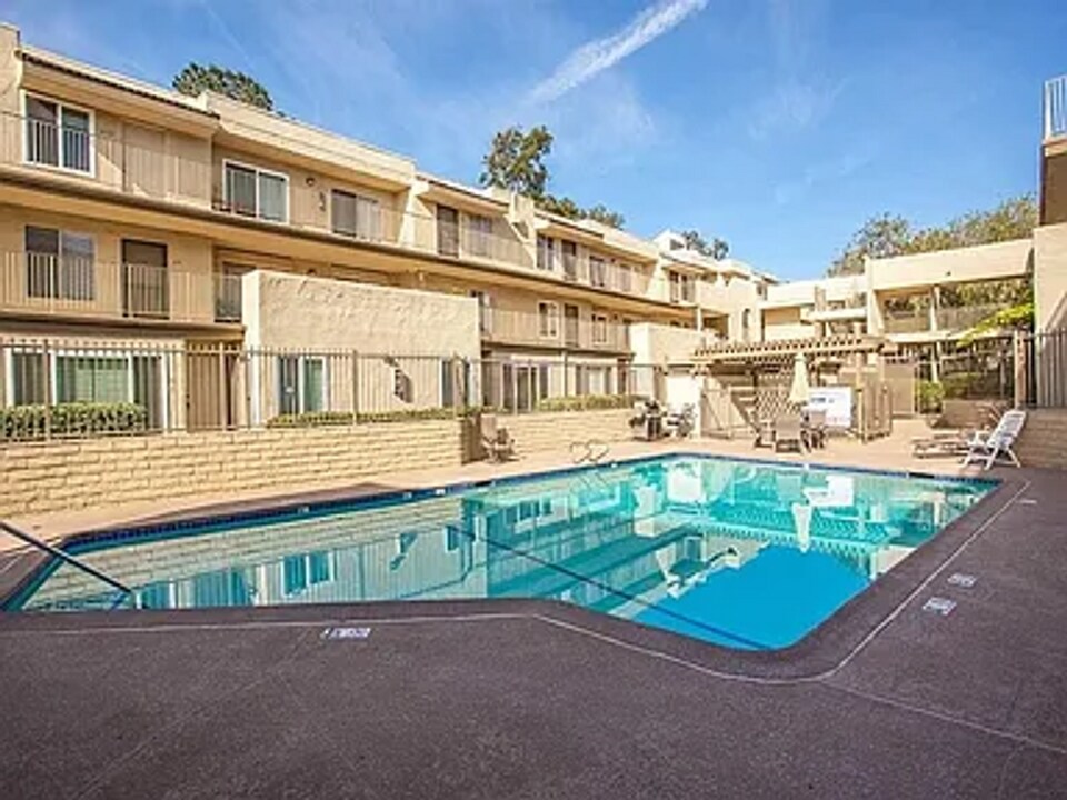 13754 Mango Dr in Del Mar, CA - Building Photo
