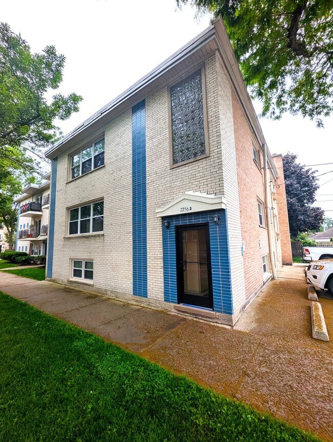 7256 N Bell Ave in Chicago, IL - Building Photo - Building Photo