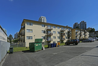 Lion's Court in Burnaby, BC - Building Photo - Building Photo