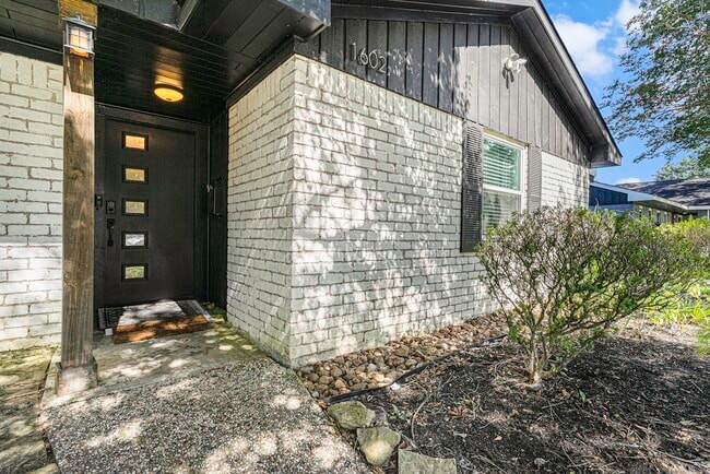 1602 Loch Lake Dr in Seabrook, TX - Building Photo - Building Photo