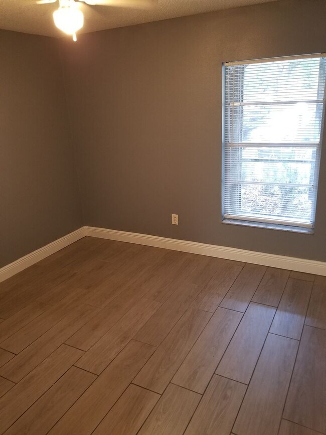 4004 Dream Oak Pl in Tampa, FL - Foto de edificio - Building Photo