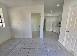 2957 SW 36th Ct, Unit 5 in Miami, FL - Building Photo - Building Photo