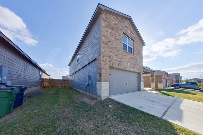 105 Declaration Ln in Liberty Hill, TX - Building Photo - Building Photo