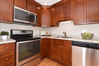 1105 Lexington St, Unit 11 in Waltham, MA - Building Photo - Building Photo