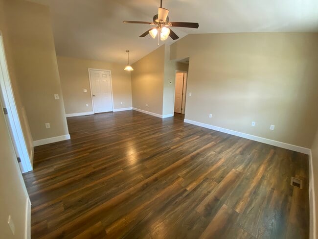 111 County Seat Rd in Crossville, TN - Building Photo - Building Photo