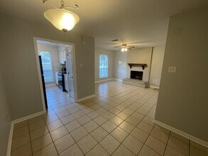 7047 Meadow Park Ave in Baton Rouge, LA - Building Photo - Building Photo