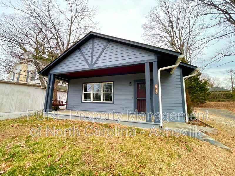 125 Ashwood Rd in Hendersonville, NC - Building Photo