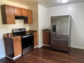 7940 Thompson Rd in Norfolk, VA - Foto de edificio - Building Photo