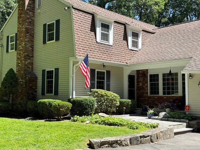 58 Heritage Ln in Stamford, CT - Building Photo - Building Photo