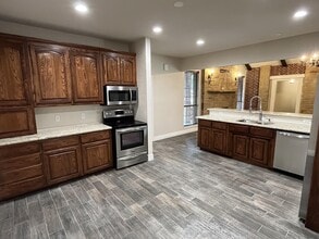 101 Oakwood Dr in Weatherford, TX - Building Photo - Building Photo