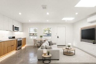 23046 Saticoy St, Unit 23046.5 in Canoga Park, CA - Building Photo