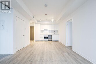 4015 The Exchange in Mississauga, ON - Building Photo - Building Photo