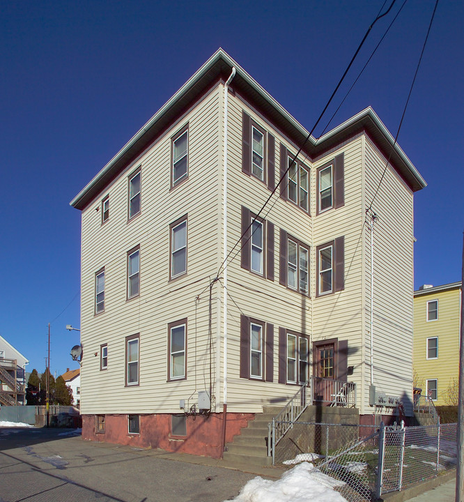 70 Plain St in Fall River, MA - Building Photo